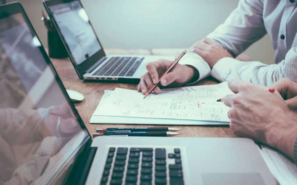 Choosing the Right Business Advisor: Key Factors for Scalable Growth