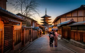 Slow Travel in Kyoto: Wandering Hidden Courtyards and Historic Tea Houses